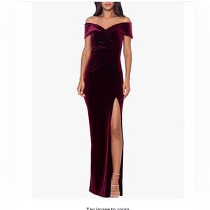 Xscape Velvet Sweetheart Off-the-Shoulder Dress NWT Maroon Size 6